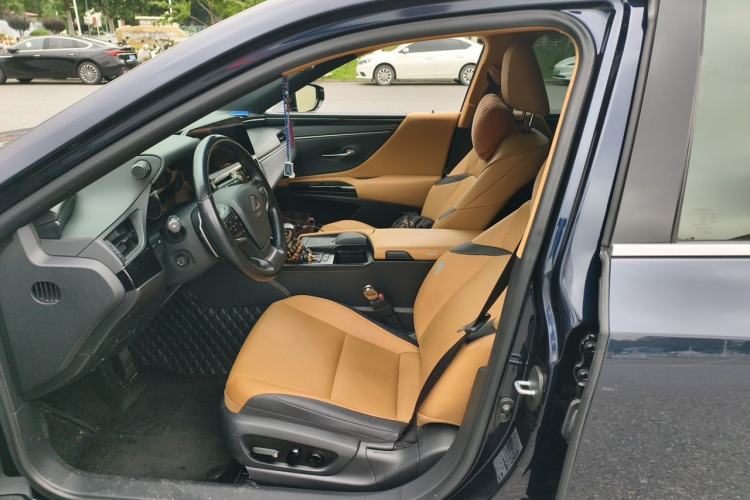 Used Lexus ES 2021 200 Excellence Edition Left Front Seat