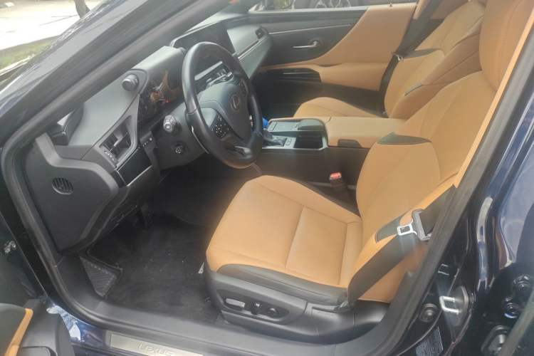 Used Lexus ES 2021 300h Excellence Edition Left Front Seat