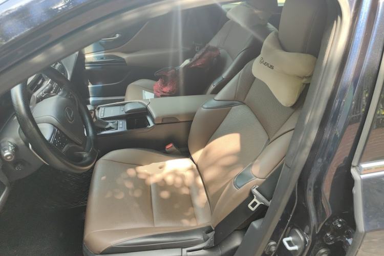 Used Lexus ES 2021 300h Deluxe Edition Left Front Seat