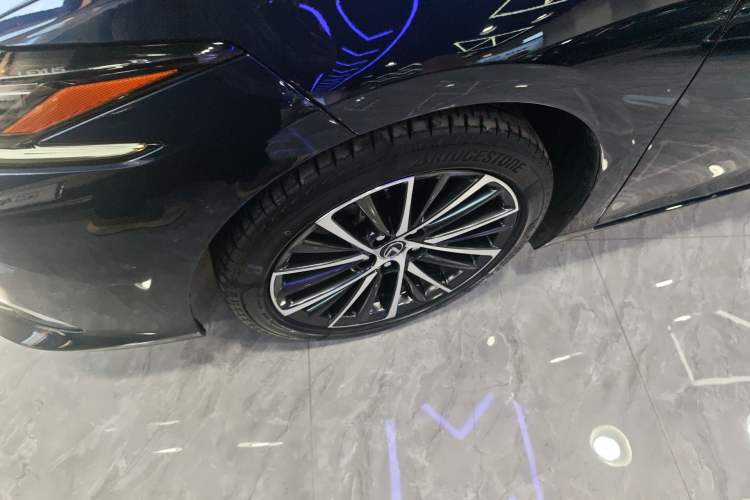 Used Lexus ES 2021 300h Deluxe Edition Left Front Wheel Hub