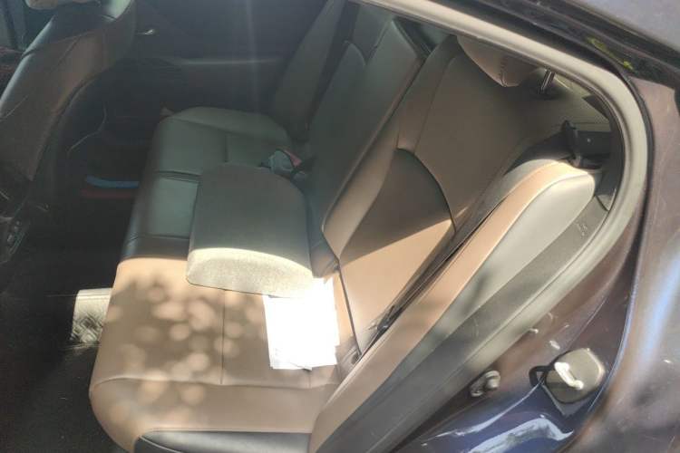 Used Lexus ES 2021 300h Deluxe Edition Left Rear Seat