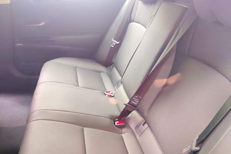 Used Lexus ES 2021 300h Deluxe Edition Left Rear Seat