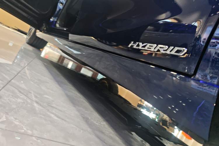 Used Lexus ES 2021 300h Deluxe Edition Left Side Sill