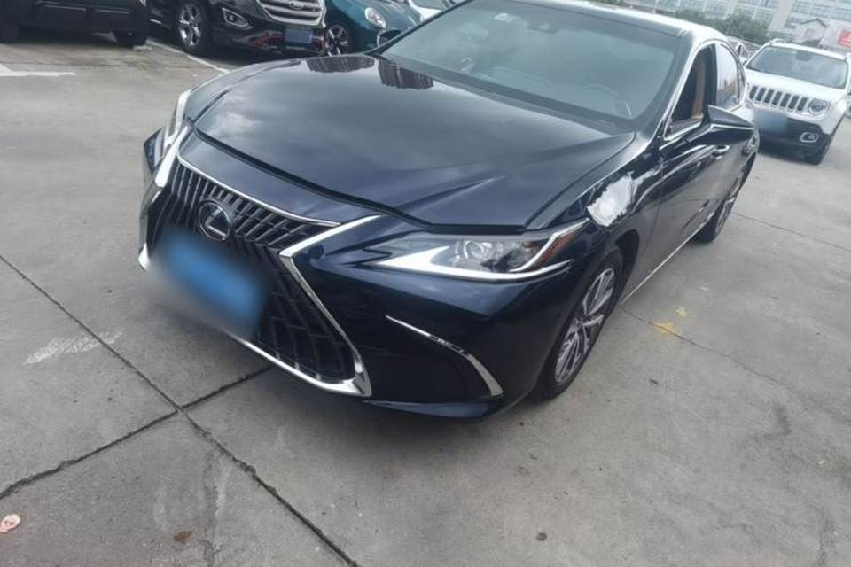 Lexus ES 2021