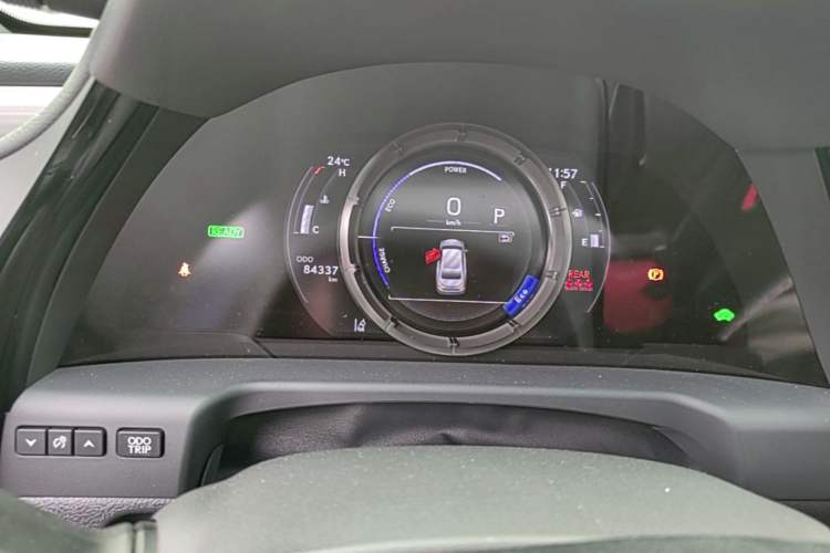 Used Lexus ES 2021 300h F SPORT Odometer Close Up