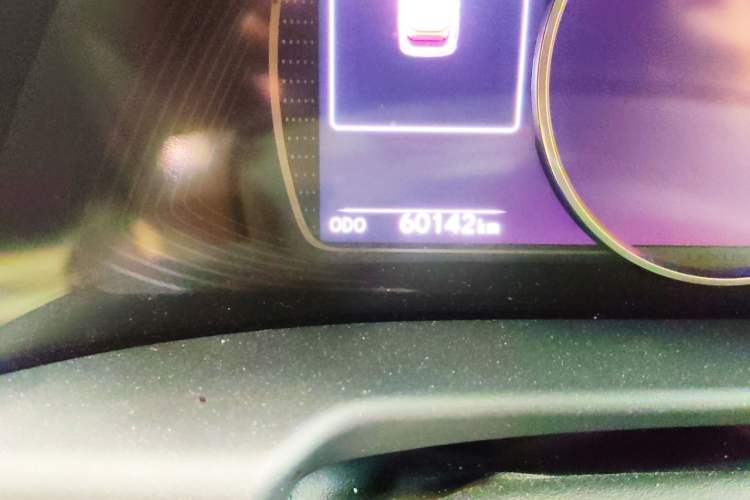 Used Lexus ES 2021 300h Deluxe Edition Odometer Close Up