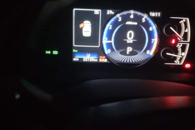 Used Lexus ES 2021 200 Excellence Edition Odometer Close Up