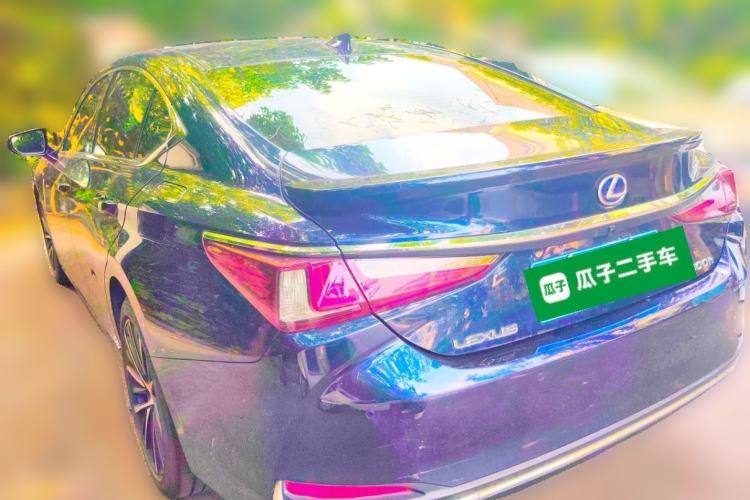 Used Lexus ES 2021 300h Deluxe Edition Rear Left 45 Deg