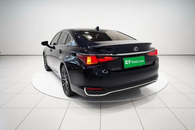 Used Lexus ES 2021 300h Deluxe Edition Rear Left 45 Deg
