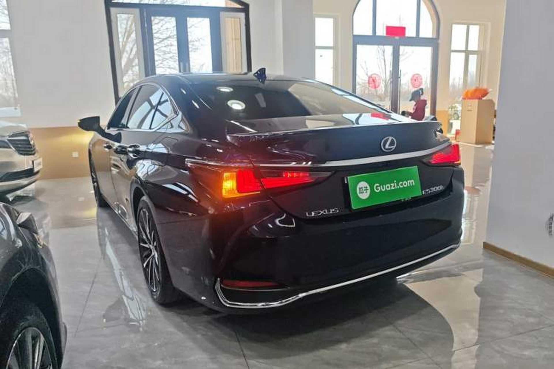Used Lexus ES 2021 300h Deluxe Edition Rear Left 45 Deg