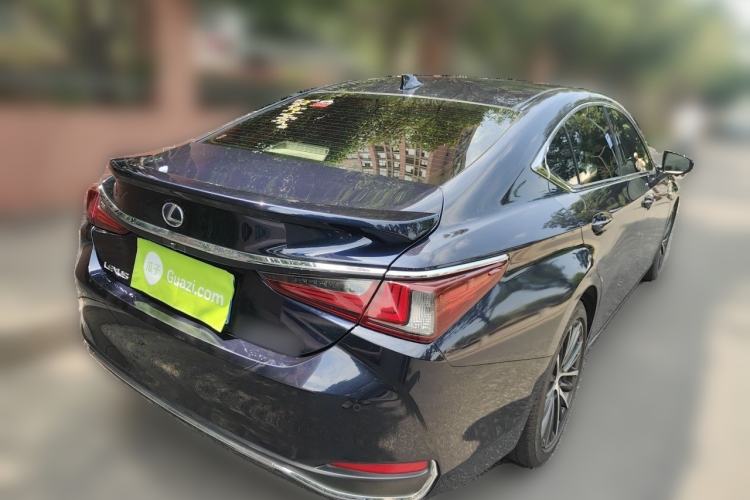 Used Lexus ES 2021 300h Deluxe Edition Rear Right 45 Deg