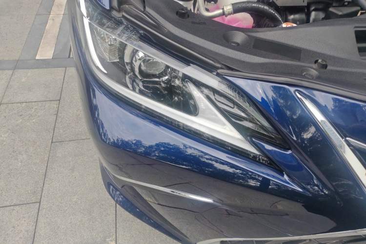 Used Lexus ES 2021 300h Excellence Edition Right Front Headlight