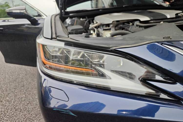 Used Lexus ES 2021 300h Deluxe Edition Right Front Headlight