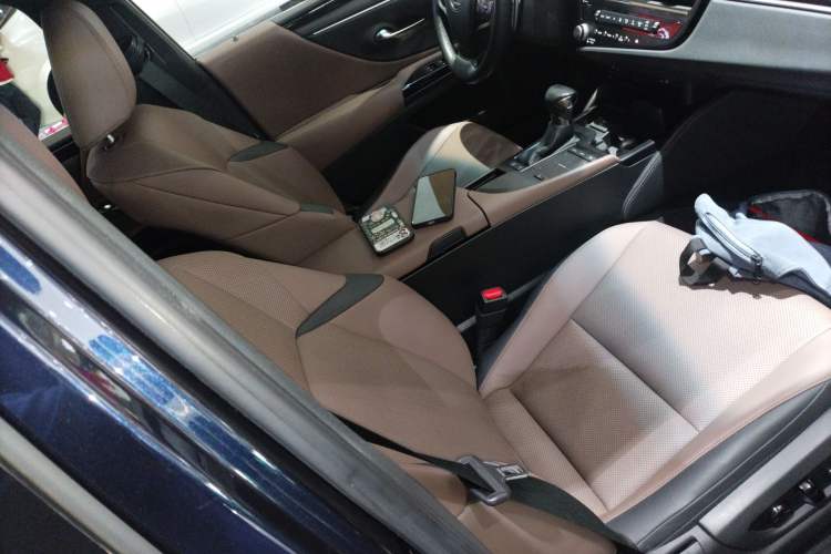Used Lexus ES 2021 200 Excellence Edition Right Front Seat