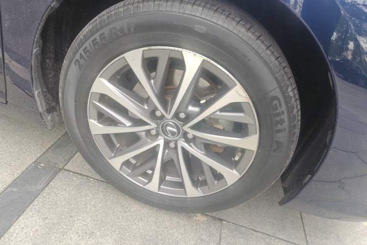 Used Lexus ES 2021 300h Excellence Edition Right Front Wheel Hub