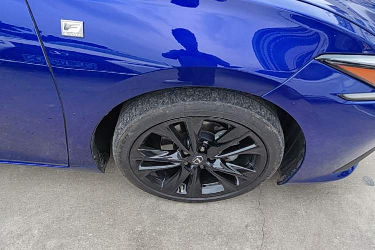 Used Lexus ES 2021 300h F SPORT Right Front Wheel Hub