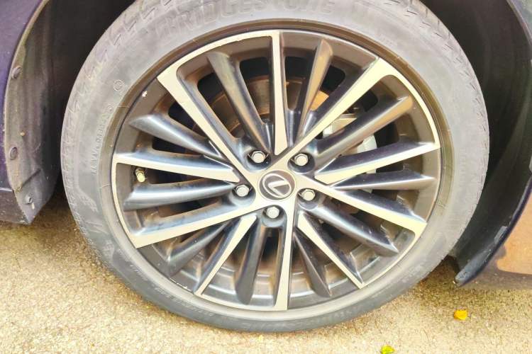 Used Lexus ES 2021 300h Deluxe Edition Right Front Wheel Hub