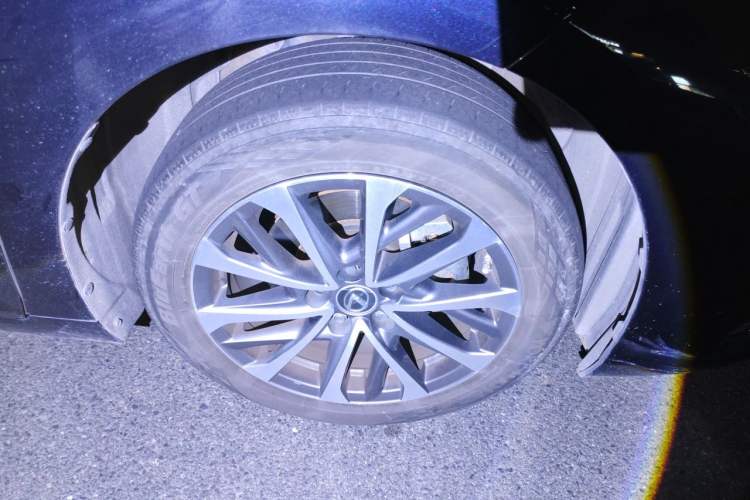 Used Lexus ES 2021 200 Excellence Edition Right Front Wheel Hub