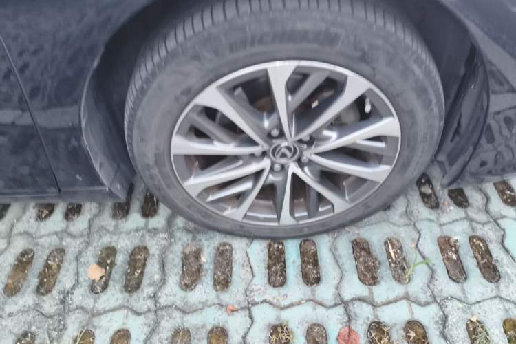 Used Lexus ES 2021 260 Excellence Edition Right Front Wheel Hub