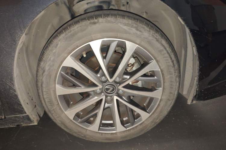 Used Lexus ES 2021 200 Luxury Edition Right Front Wheel Hub
