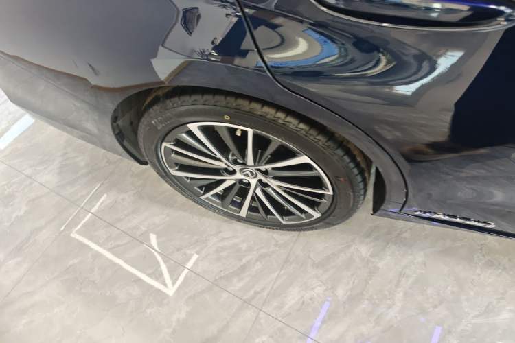 Used Lexus ES 2021 300h Deluxe Edition Right Rear Wheel Hub