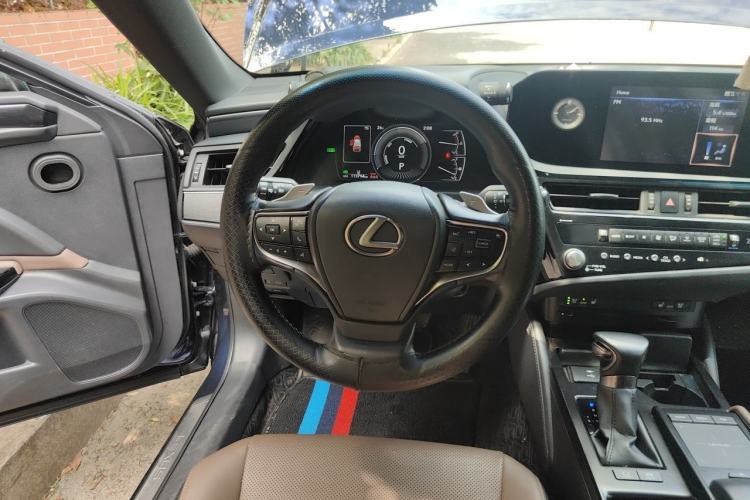 Used Lexus ES 2021 300h Deluxe Edition Steering Wheel