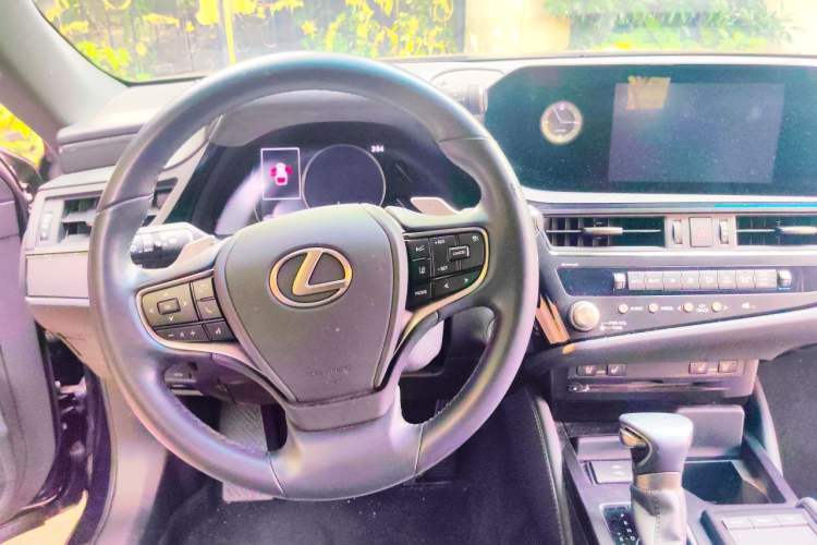 Used Lexus ES 2021 300h Deluxe Edition Steering Wheel
