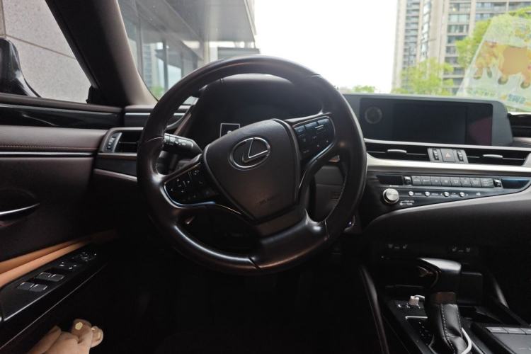 Used Lexus ES 2021 300h Deluxe Edition Steering Wheel