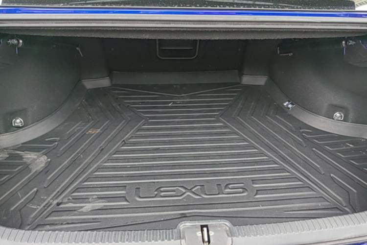 Used Lexus ES 2021 300h F SPORT Trunk
