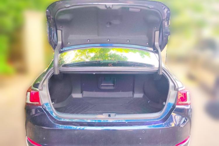 Used Lexus ES 2021 300h Deluxe Edition Trunk