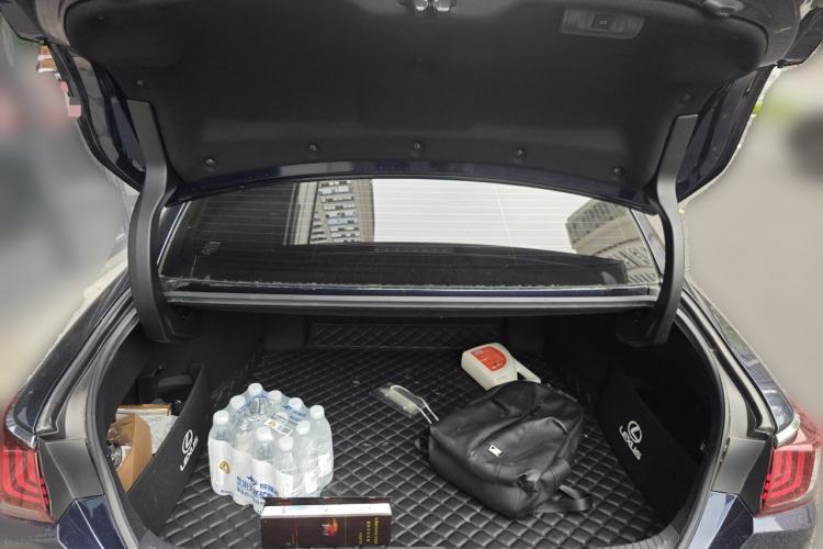 Used Lexus ES 2021 300h Deluxe Edition Trunk