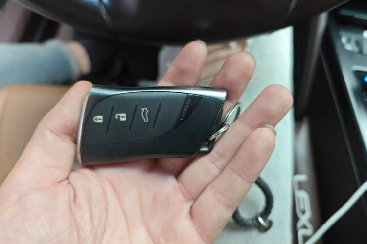 Used Lexus ES 2021 300h Deluxe Edition Vehicle Key
