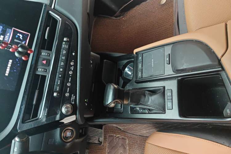 Used Lexus ES 2021 200 Excellence Edition Interior 5
