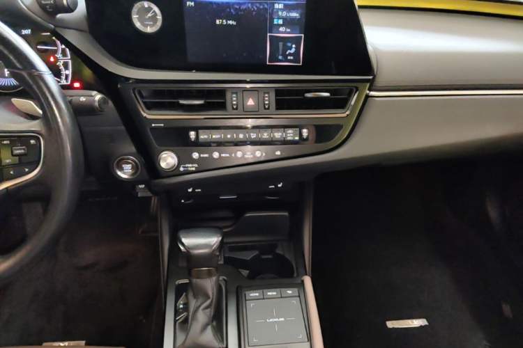 Used Lexus ES 2021 200 Excellence Edition Audio And AC Panel