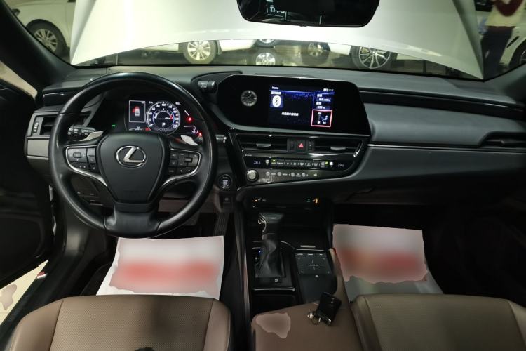 Used Lexus ES 2021 200 Excellence Edition Center Console