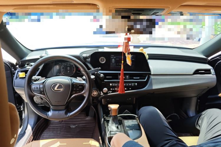 Used Lexus ES 2021 200 Excellence Edition Center Console