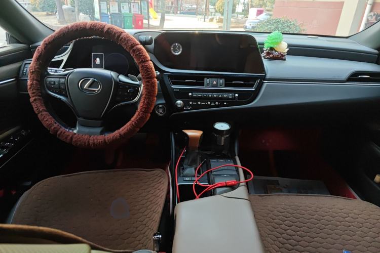 Used Lexus ES 2021 260 Excellence Edition Center Console