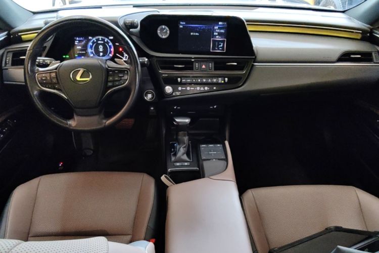 Used Lexus ES 2021 200 Excellence Edition Center Console
