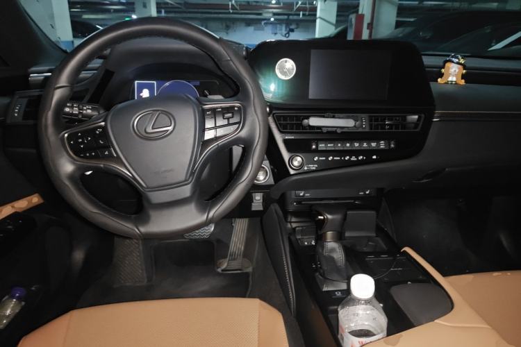 Used Lexus ES 2021 200 Excellence Edition Center Console