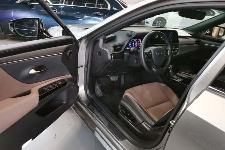 Used Lexus ES 2021 200 Excellence Edition Driver Seat