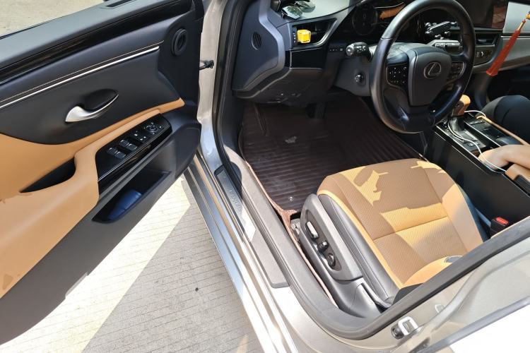 Used Lexus ES 2021 200 Excellence Edition Driver Seat