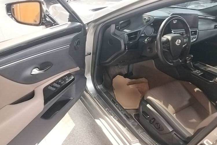 Used Lexus ES 2021 200 Excellence Edition Driver Seat