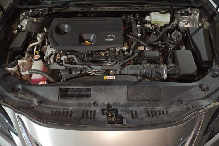Used Lexus ES 2021 300h Deluxe Edition Engine Bay