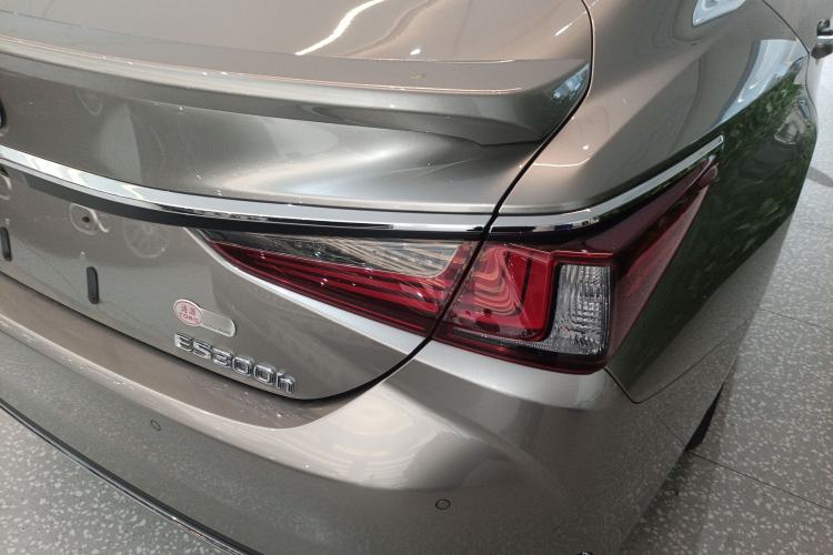 Used Lexus ES 2021 300h Excellence Edition Exterior 3