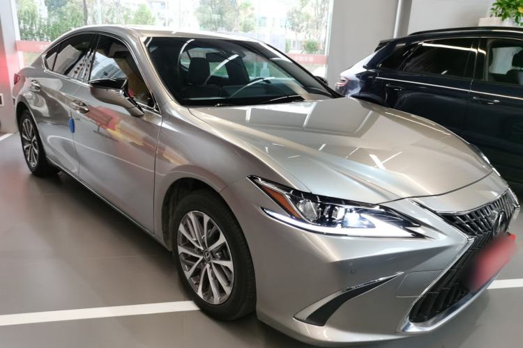 Used Lexus ES 2021 200 Excellence Edition Front Right 45 Deg