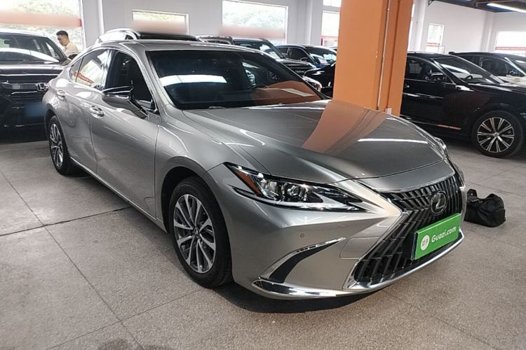 Used Lexus ES 2021 200 Excellence Edition Front Right 45 Deg