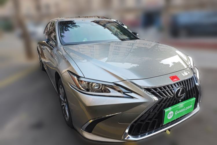 Used Lexus ES 2021 260 Excellence Edition Front Right 45 Deg