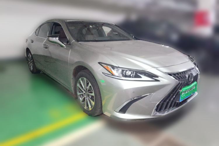 Used Lexus ES 2021 200 Luxury Edition Front Right 45 Deg