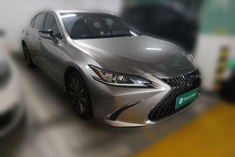 Used Lexus ES 2021 260 Excellence Edition Front Right 45 Deg