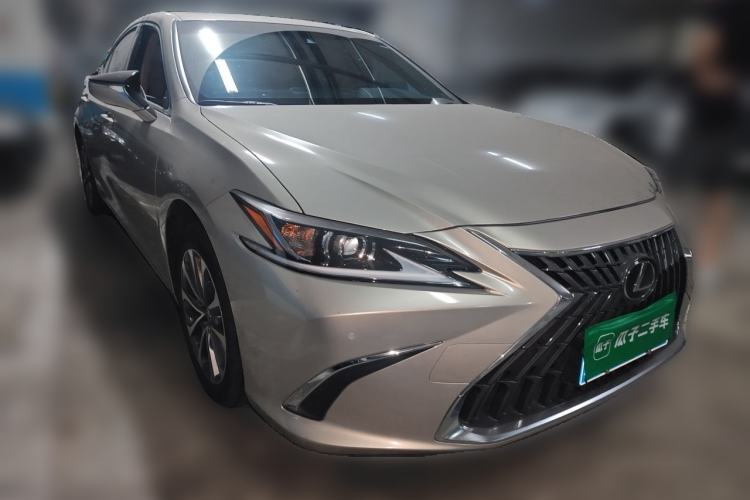 Used Lexus ES 2021 200 Excellence Edition Front Right 45 Deg